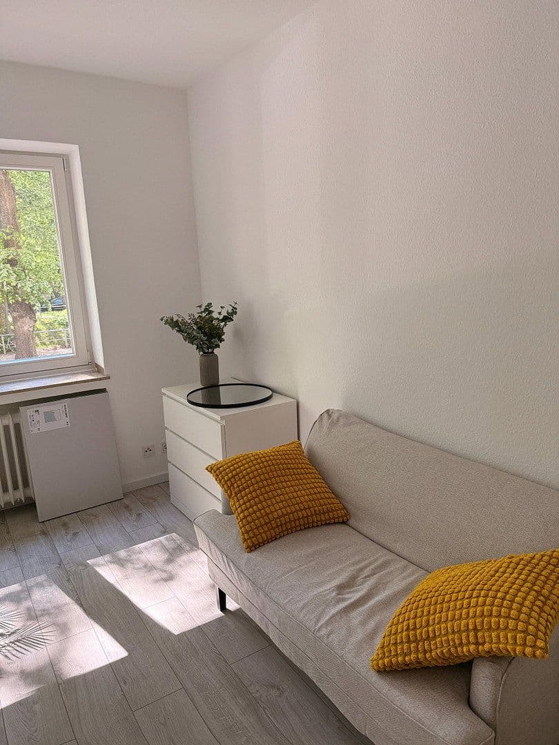 Pronájem bytu 1+1 37 m², Heinrichstr. 105, Düsseldorf, Severní Porýní-Vestfálsko Pronájem bytu 1+1 37 m², Heinrichstr. 105, Düsseldorf, Severní Porýní-Vestfálsko