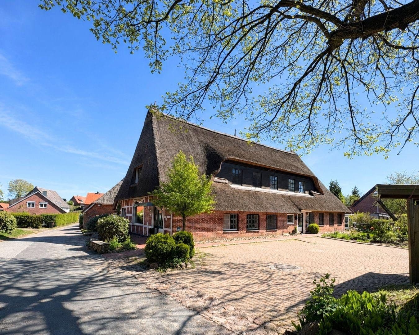 Prodej domu 520 m², pozemek 1.621 m², Bliedersdorf, Dolní Sasko Prodej domu 520 m², pozemek 1.621 m², Bliedersdorf, Dolní Sasko