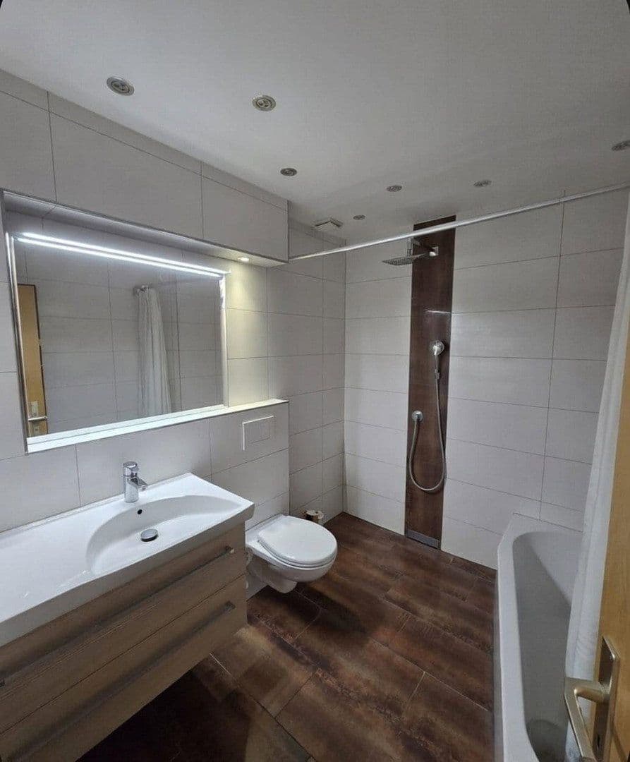 Prodej domu 285 m², pozemek 915 m², Büdingen, Hessen Prodej domu 285 m², pozemek 915 m², Büdingen, Hessen
