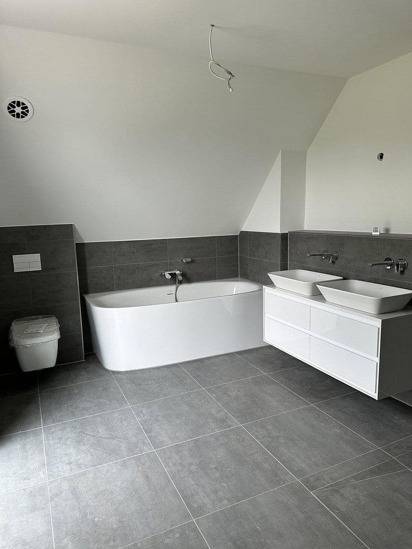 Prodej domu 187 m², pozemek 1.250 m², Rees, Severní Porýní-Vestfálsko Prodej domu 187 m², pozemek 1.250 m², Rees, Severní Porýní-Vestfálsko