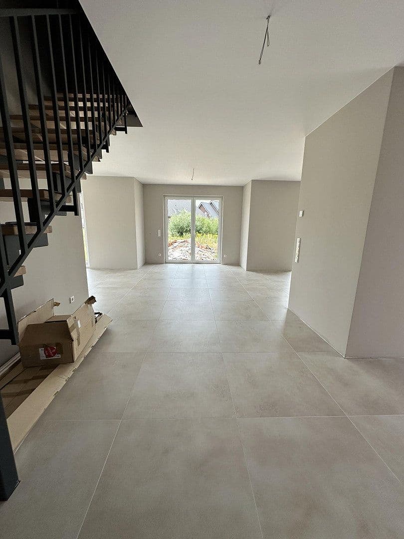Prodej domu 187 m², pozemek 1.250 m², Rees, Severní Porýní-Vestfálsko Prodej domu 187 m², pozemek 1.250 m², Rees, Severní Porýní-Vestfálsko