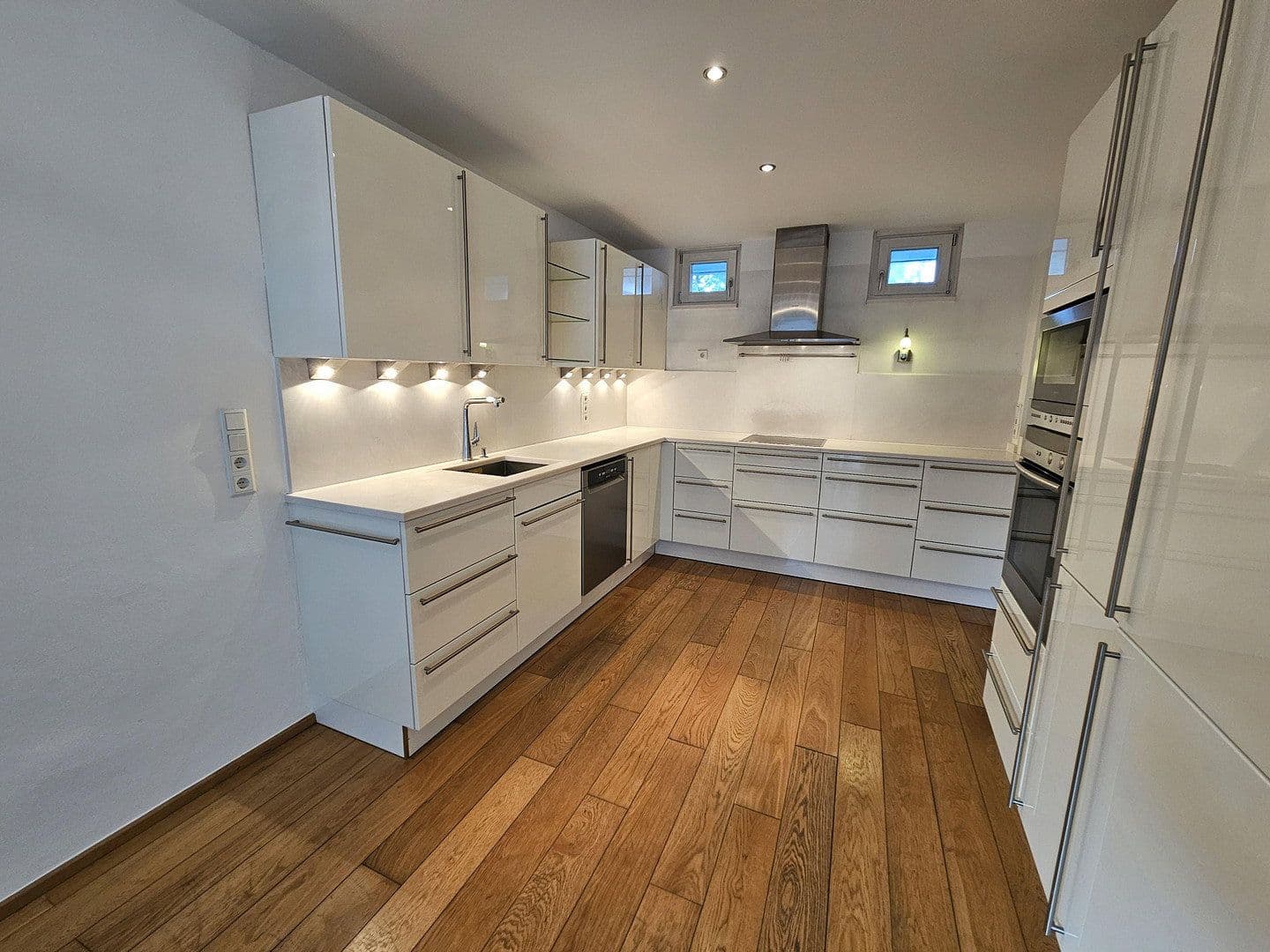 Prodej domu 209 m², pozemek 797 m², Kassel, Hessen Prodej domu 209 m², pozemek 797 m², Kassel, Hessen