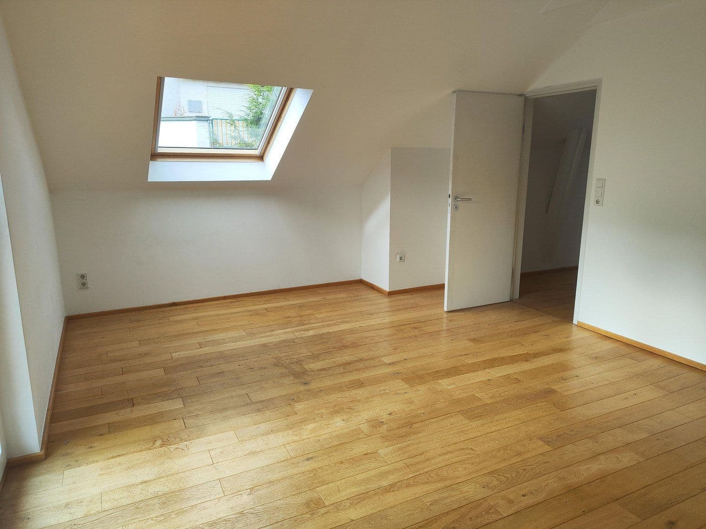 Prodej domu 209 m², pozemek 797 m², Kassel, Hessen Prodej domu 209 m², pozemek 797 m², Kassel, Hessen
