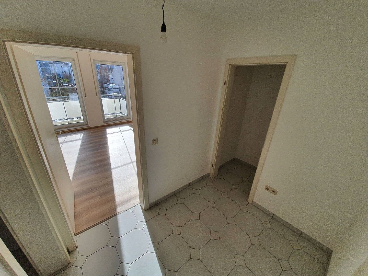 Pronájem bytu 1+1 37 m², Gunzenleestraße 65, Kissing, Bavorsko Pronájem bytu 1+1 37 m², Gunzenleestraße 65, Kissing, Bavorsko