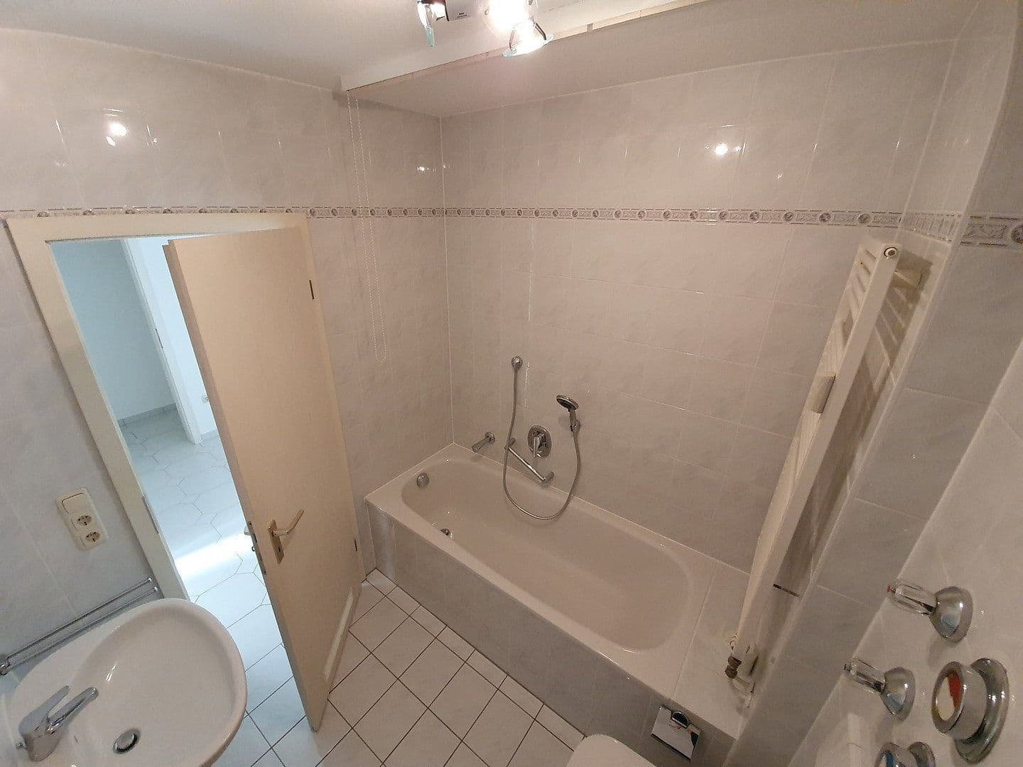 Pronájem bytu 1+1 37 m², Gunzenleestraße 65, Kissing, Bavorsko Pronájem bytu 1+1 37 m², Gunzenleestraße 65, Kissing, Bavorsko