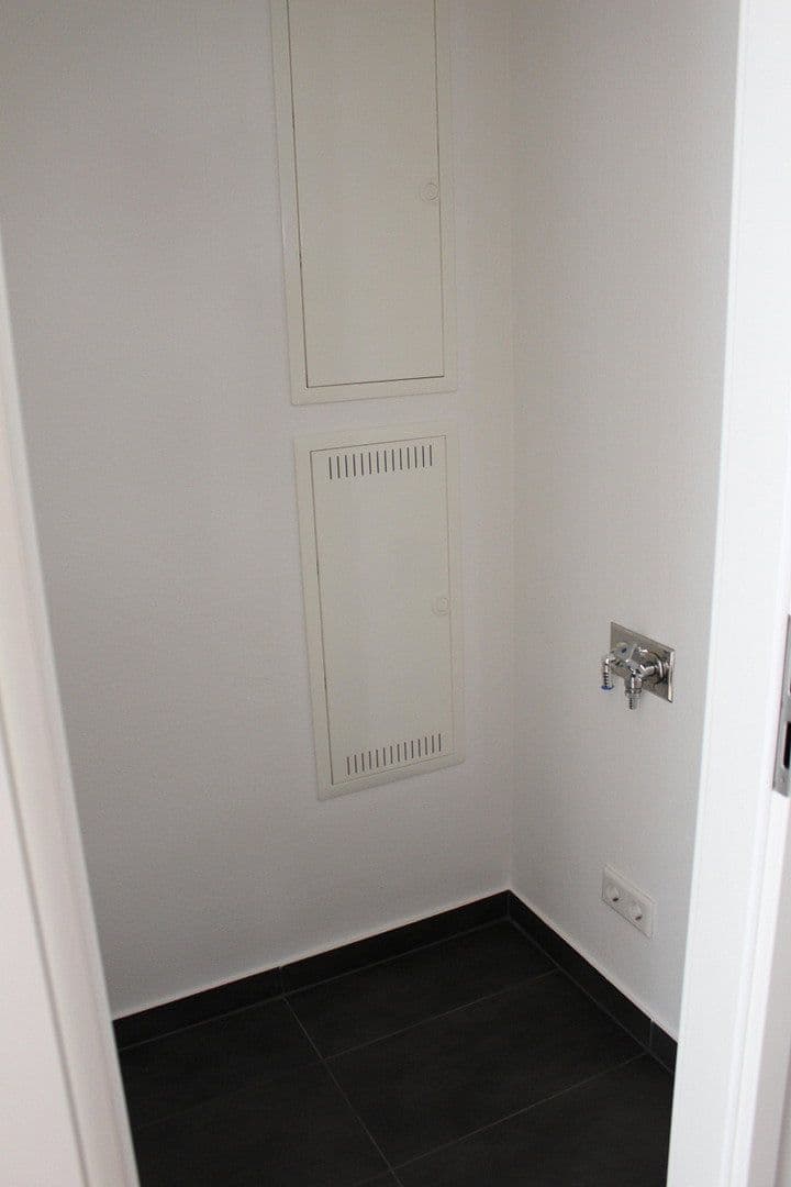 Pronájem bytu 3+1 89 m², Strubbergstraße 48, Frankfurt (Main) - Rödelheim, Hessen Pronájem bytu 3+1 89 m², Strubbergstraße 48, Frankfurt (Main) - Rödelheim, Hessen
