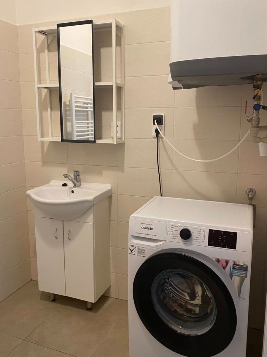 Pronájem bytu 1+kk 18 m², Banskobystrická, Brno, Jihomoravský kraj Pronájem bytu 1+kk 18 m², Banskobystrická, Brno, Jihomoravský kraj