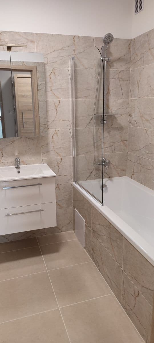 Pronájem bytu 3+kk 70 m², Polerady, Středočeský kraj Pronájem bytu 3+kk 70 m², Polerady, Středočeský kraj