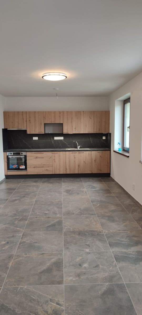 Pronájem bytu 3+kk 70 m², Polerady, Středočeský kraj Pronájem bytu 3+kk 70 m², Polerady, Středočeský kraj