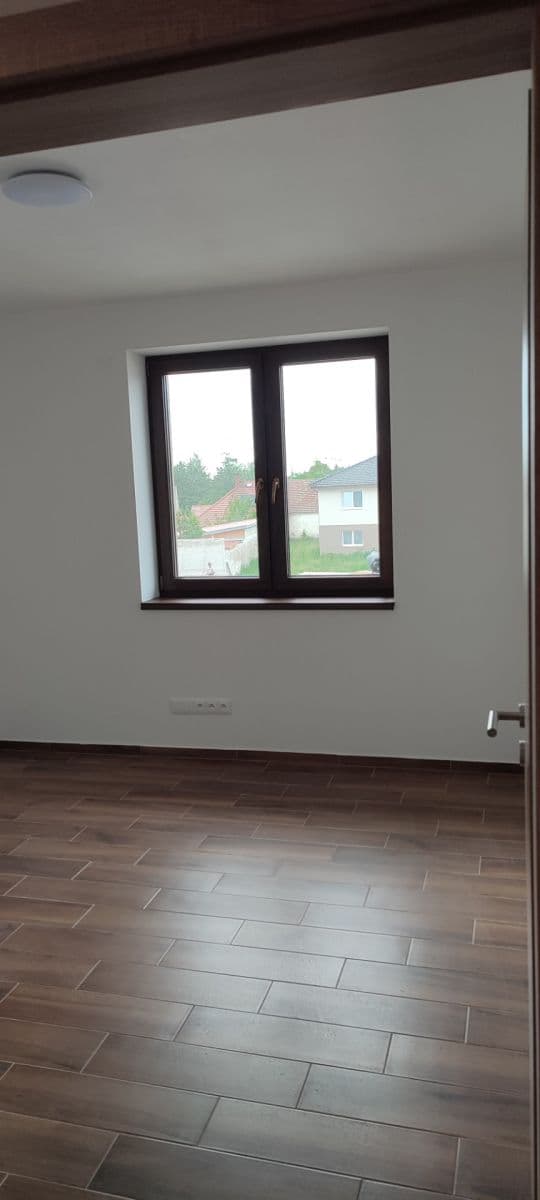 Pronájem bytu 3+kk 70 m², Polerady, Středočeský kraj Pronájem bytu 3+kk 70 m², Polerady, Středočeský kraj