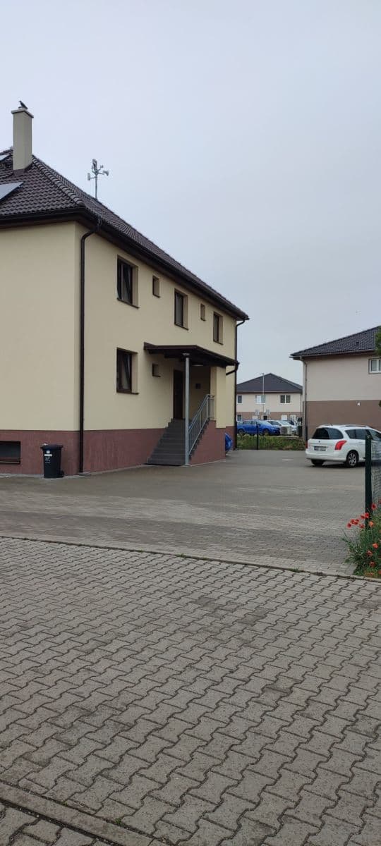 Pronájem bytu 3+kk 70 m², Polerady, Středočeský kraj Pronájem bytu 3+kk 70 m², Polerady, Středočeský kraj
