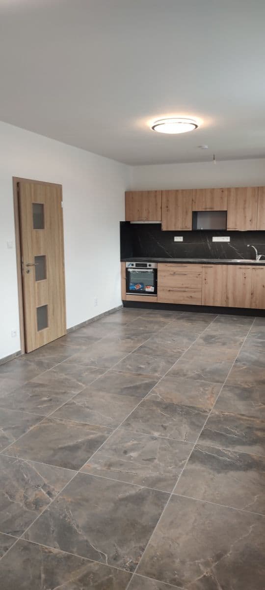 Pronájem bytu 3+kk 70 m², Polerady, Středočeský kraj Pronájem bytu 3+kk 70 m², Polerady, Středočeský kraj