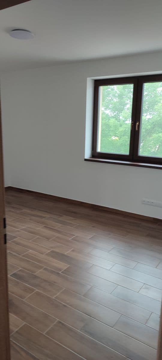 Pronájem bytu 3+kk 70 m², Polerady, Středočeský kraj Pronájem bytu 3+kk 70 m², Polerady, Středočeský kraj