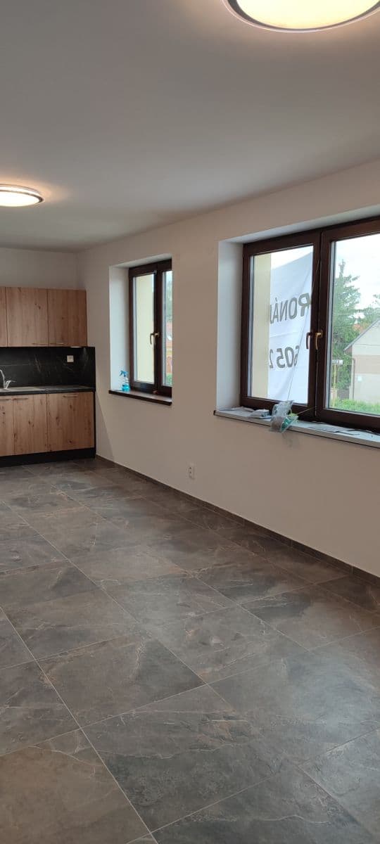 Pronájem bytu 3+kk 70 m², Polerady, Středočeský kraj Pronájem bytu 3+kk 70 m², Polerady, Středočeský kraj
