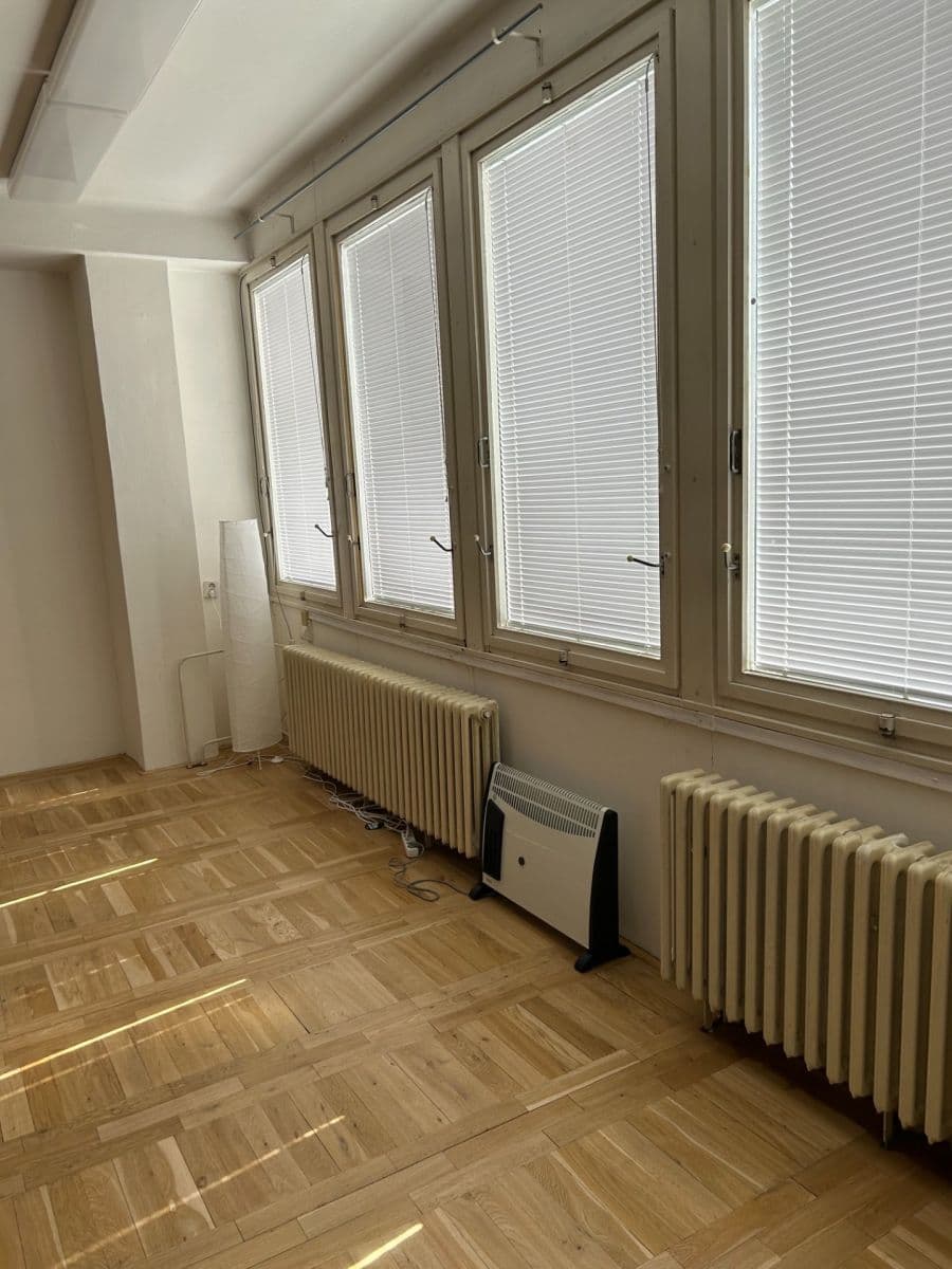 Pronájem kanceláře 39 m², Prouskova, Turnov, Liberecký kraj Pronájem kanceláře 39 m², Prouskova, Turnov, Liberecký kraj