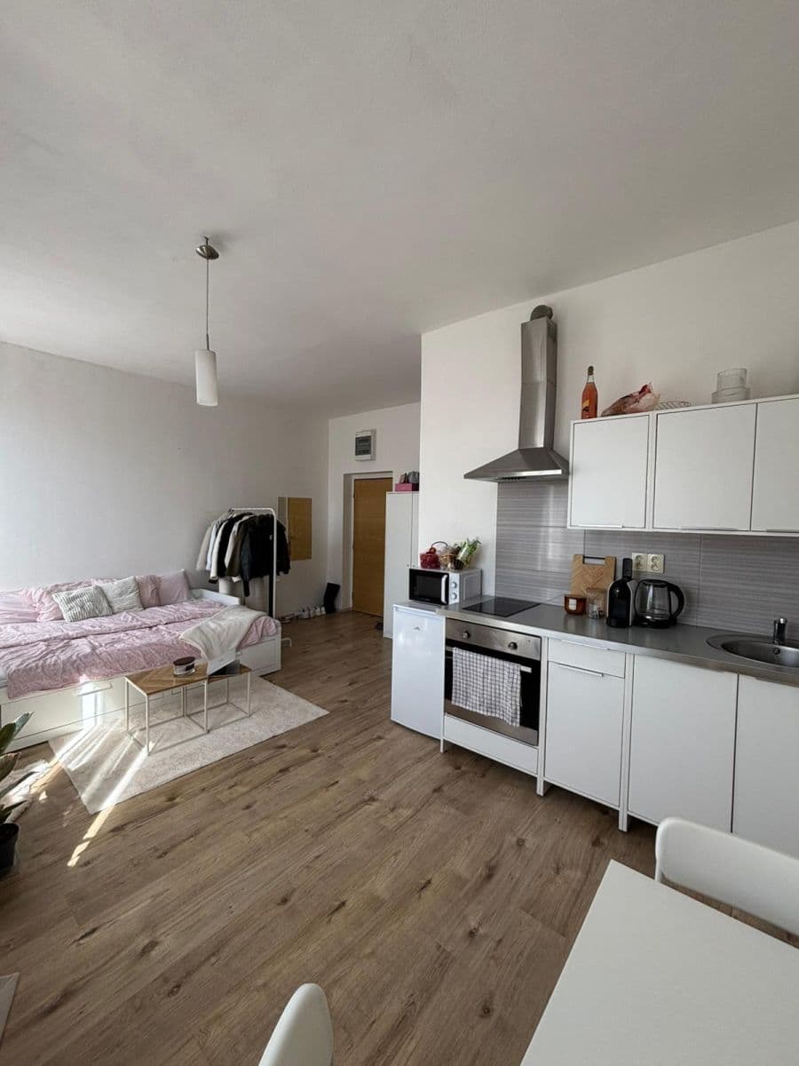 Pronájem bytu Garsoniéra 24 m², Husova tř., České Budějovice, Jihočeský kraj Pronájem bytu Garsoniéra 24 m², Husova tř., České Budějovice, Jihočeský kraj
