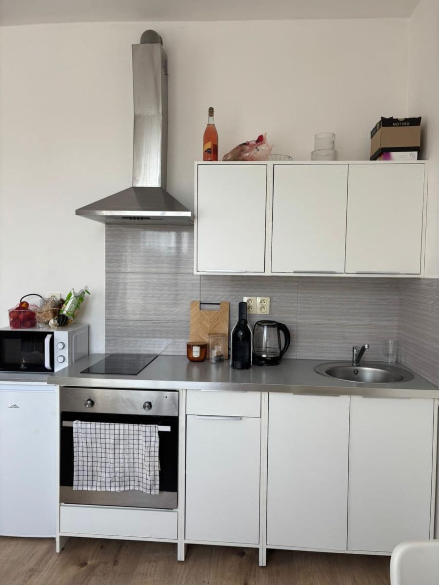 Pronájem bytu Garsoniéra 24 m², Husova tř., České Budějovice, Jihočeský kraj Pronájem bytu Garsoniéra 24 m², Husova tř., České Budějovice, Jihočeský kraj