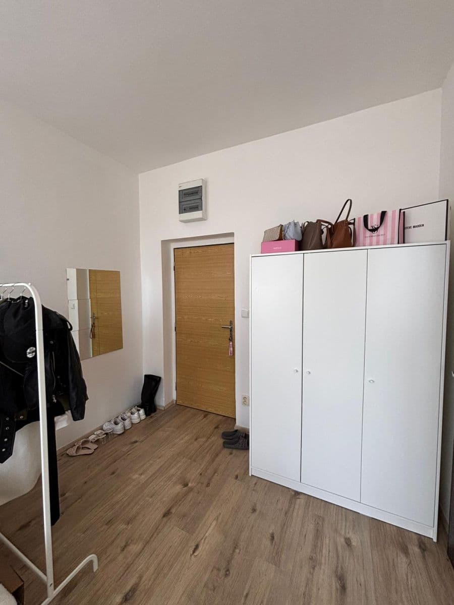 Pronájem bytu Garsoniéra 24 m², Husova tř., České Budějovice, Jihočeský kraj Pronájem bytu Garsoniéra 24 m², Husova tř., České Budějovice, Jihočeský kraj