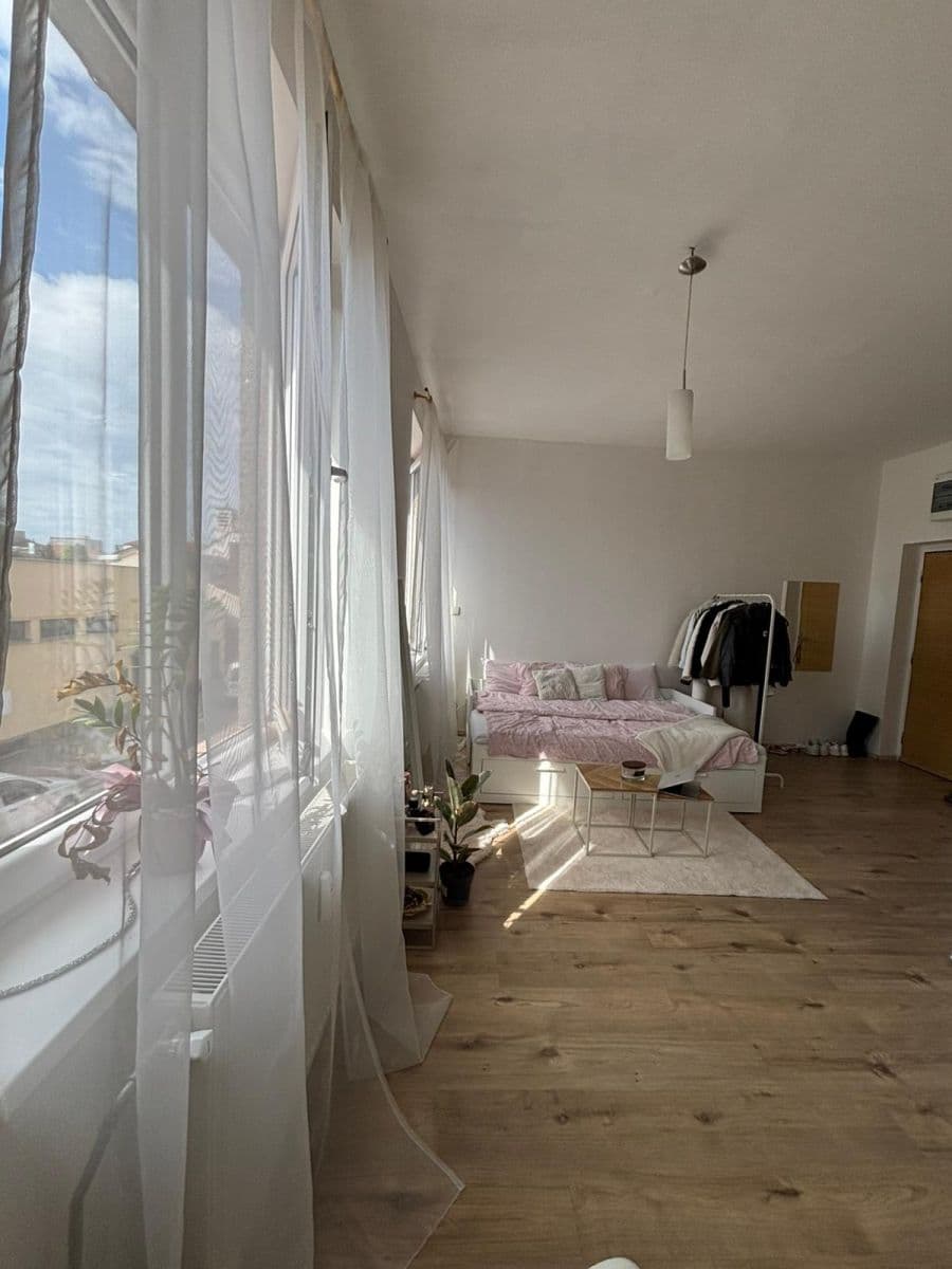Pronájem bytu Garsoniéra 24 m², Husova tř., České Budějovice, Jihočeský kraj Pronájem bytu Garsoniéra 24 m², Husova tř., České Budějovice, Jihočeský kraj