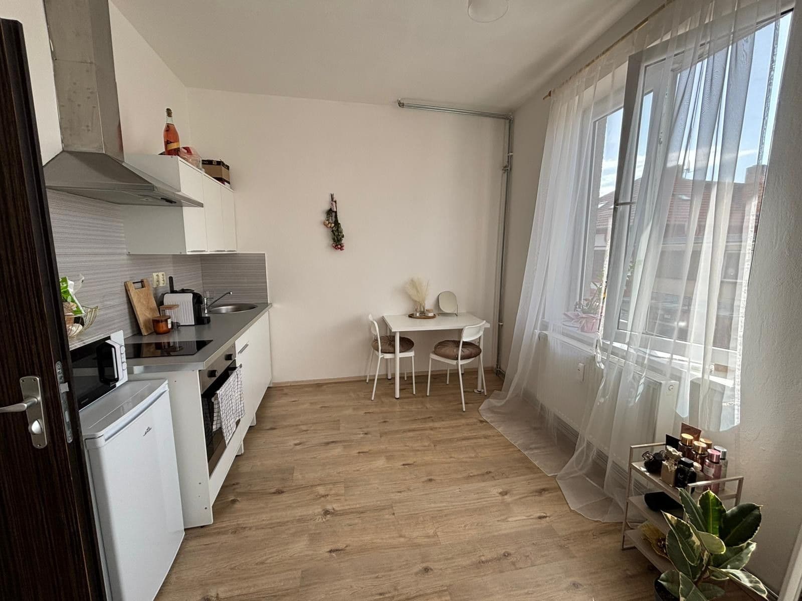Pronájem bytu Garsoniéra 24 m², Husova tř., České Budějovice, Jihočeský kraj Pronájem bytu Garsoniéra 24 m², Husova tř., České Budějovice, Jihočeský kraj