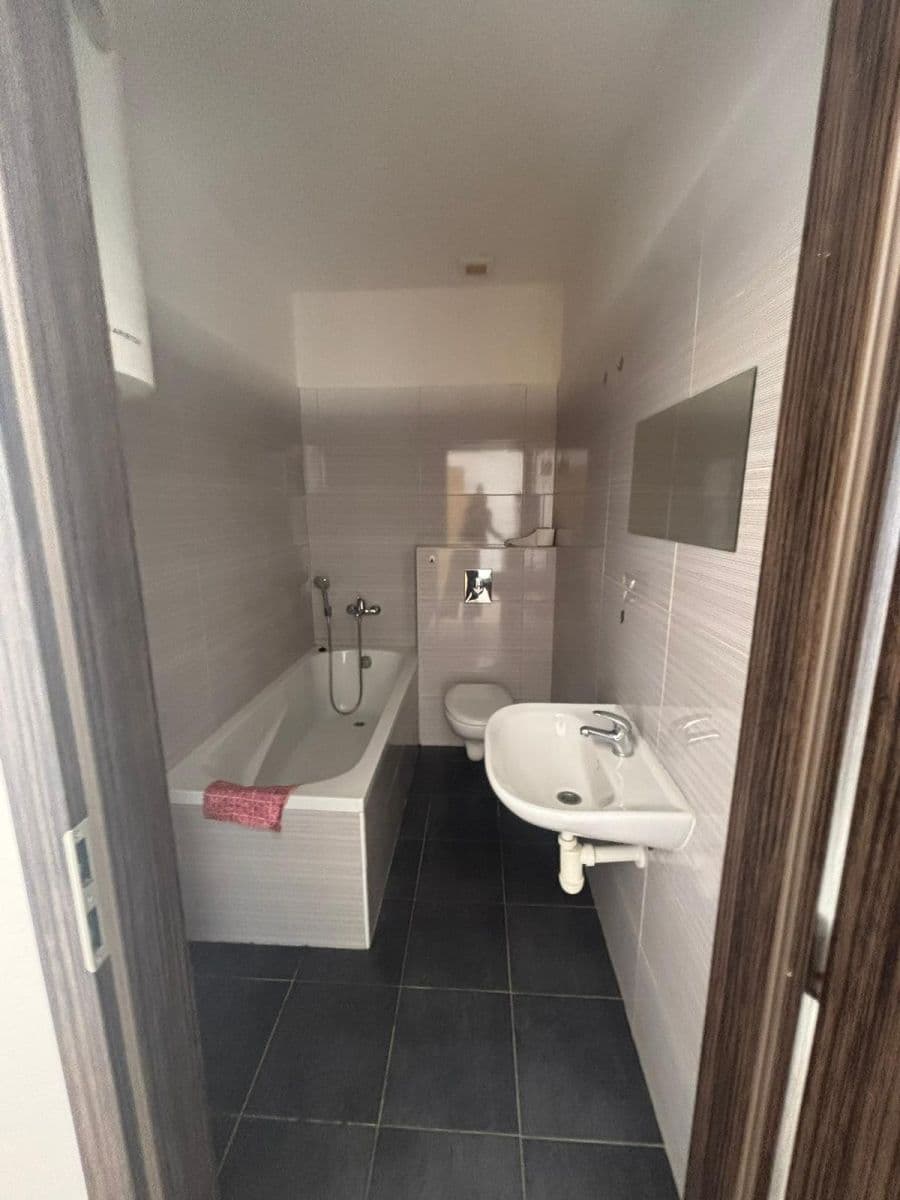 Pronájem bytu Garsoniéra 24 m², Husova tř., České Budějovice, Jihočeský kraj Pronájem bytu Garsoniéra 24 m², Husova tř., České Budějovice, Jihočeský kraj