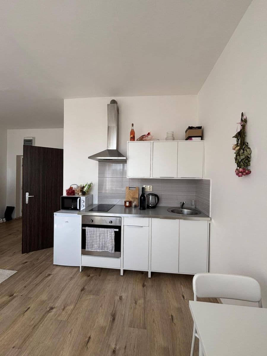 Pronájem bytu Garsoniéra 24 m², Husova tř., České Budějovice, Jihočeský kraj Pronájem bytu Garsoniéra 24 m², Husova tř., České Budějovice, Jihočeský kraj