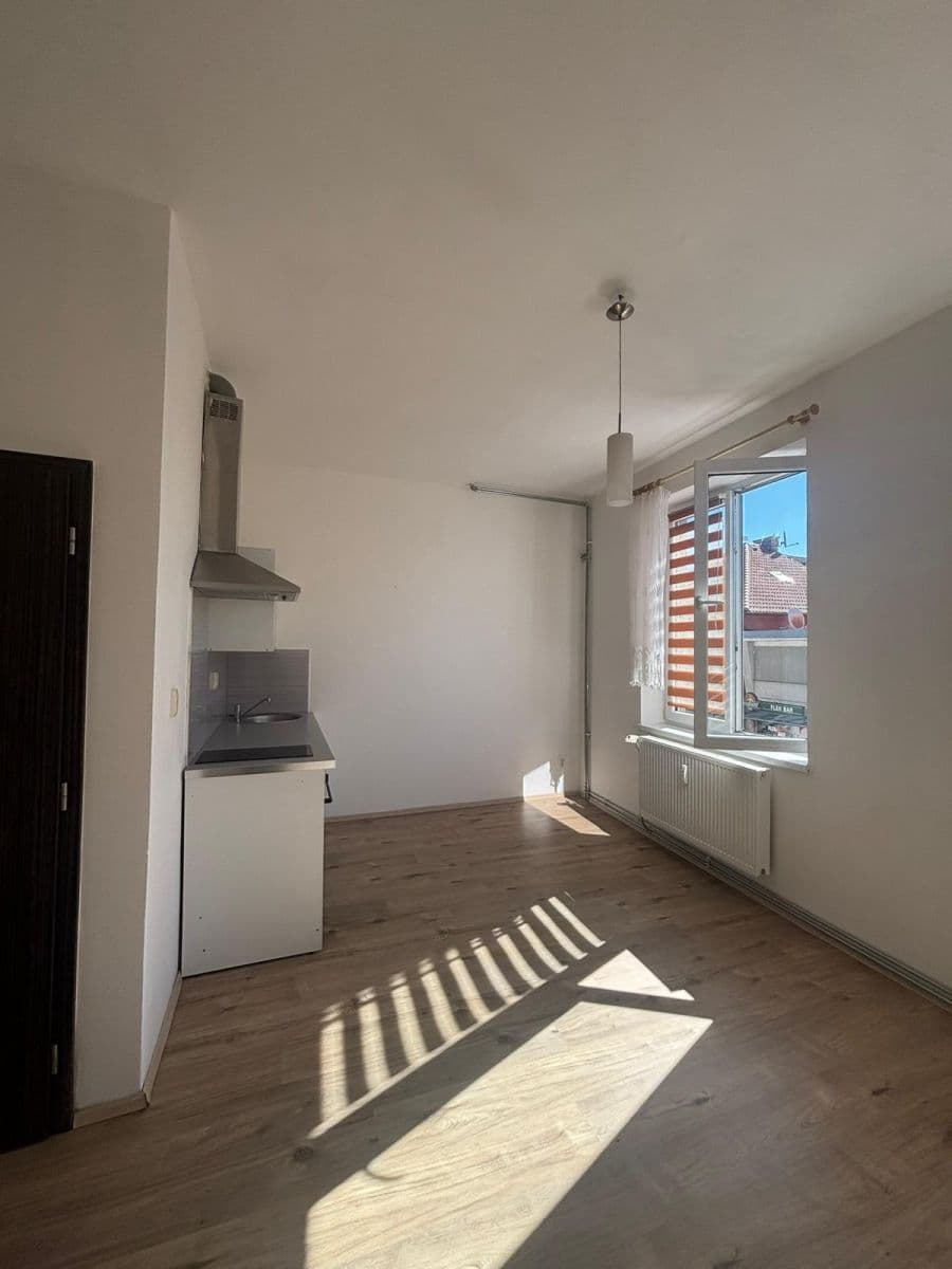 Pronájem bytu Garsoniéra 24 m², Husova tř., České Budějovice, Jihočeský kraj Pronájem bytu Garsoniéra 24 m², Husova tř., České Budějovice, Jihočeský kraj