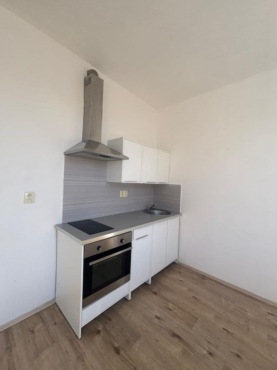 Pronájem bytu Garsoniéra 24 m², Husova tř., České Budějovice, Jihočeský kraj Pronájem bytu Garsoniéra 24 m², Husova tř., České Budějovice, Jihočeský kraj