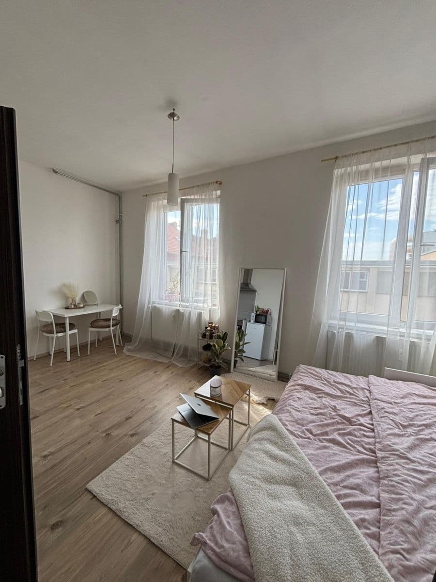 Pronájem bytu Garsoniéra 24 m², Husova tř., České Budějovice, Jihočeský kraj Pronájem bytu Garsoniéra 24 m², Husova tř., České Budějovice, Jihočeský kraj