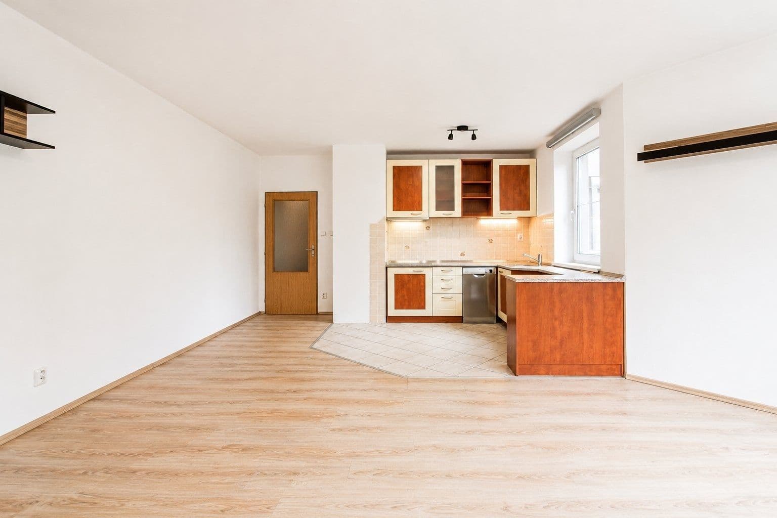 Pronájem bytu 1+kk 50 m², Kmochova, Hostivice, Středočeský kraj Pronájem bytu 1+kk 50 m², Kmochova, Hostivice, Středočeský kraj