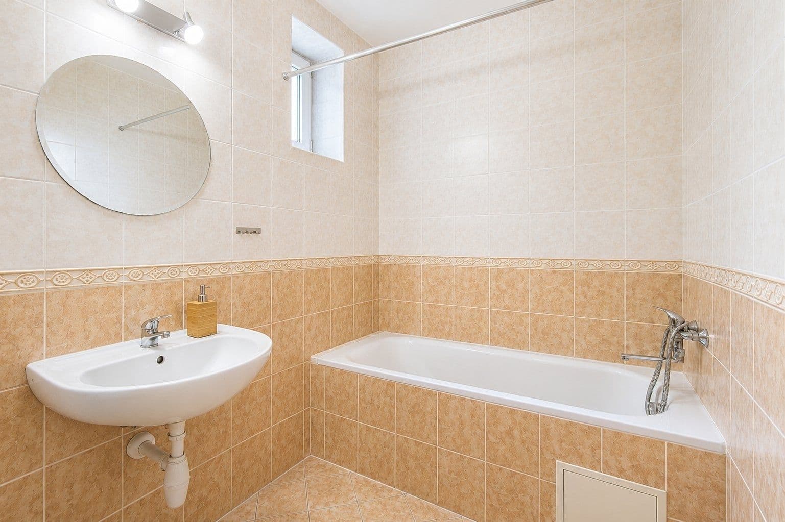 Pronájem bytu 1+kk 50 m², Kmochova, Hostivice, Středočeský kraj Pronájem bytu 1+kk 50 m², Kmochova, Hostivice, Středočeský kraj
