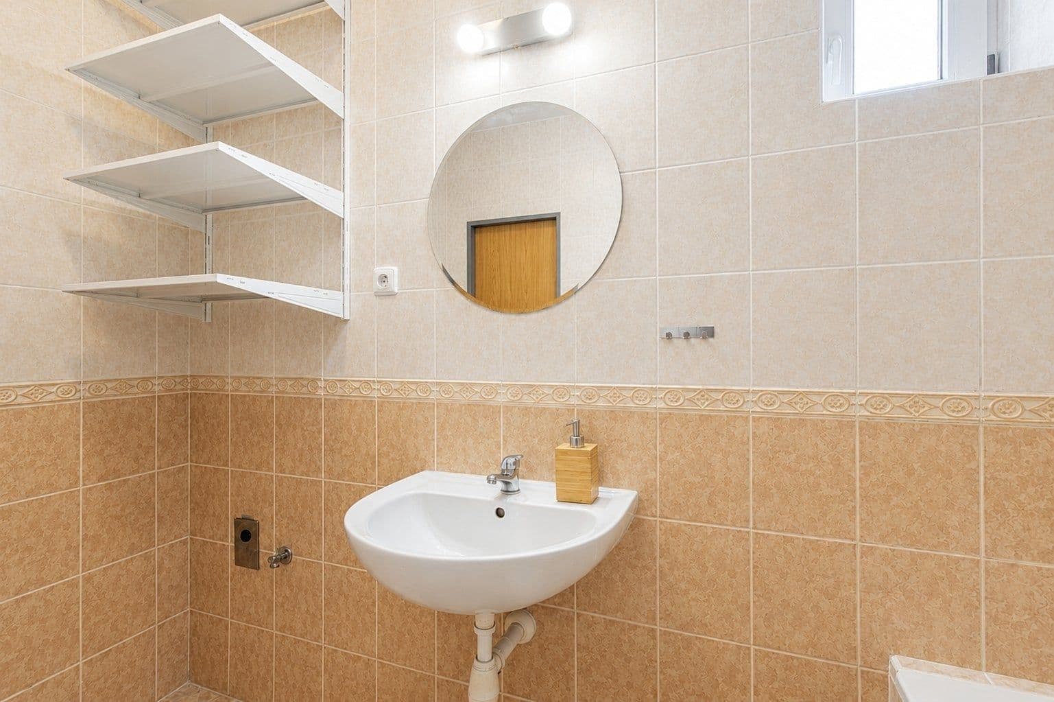Pronájem bytu 1+kk 50 m², Kmochova, Hostivice, Středočeský kraj Pronájem bytu 1+kk 50 m², Kmochova, Hostivice, Středočeský kraj