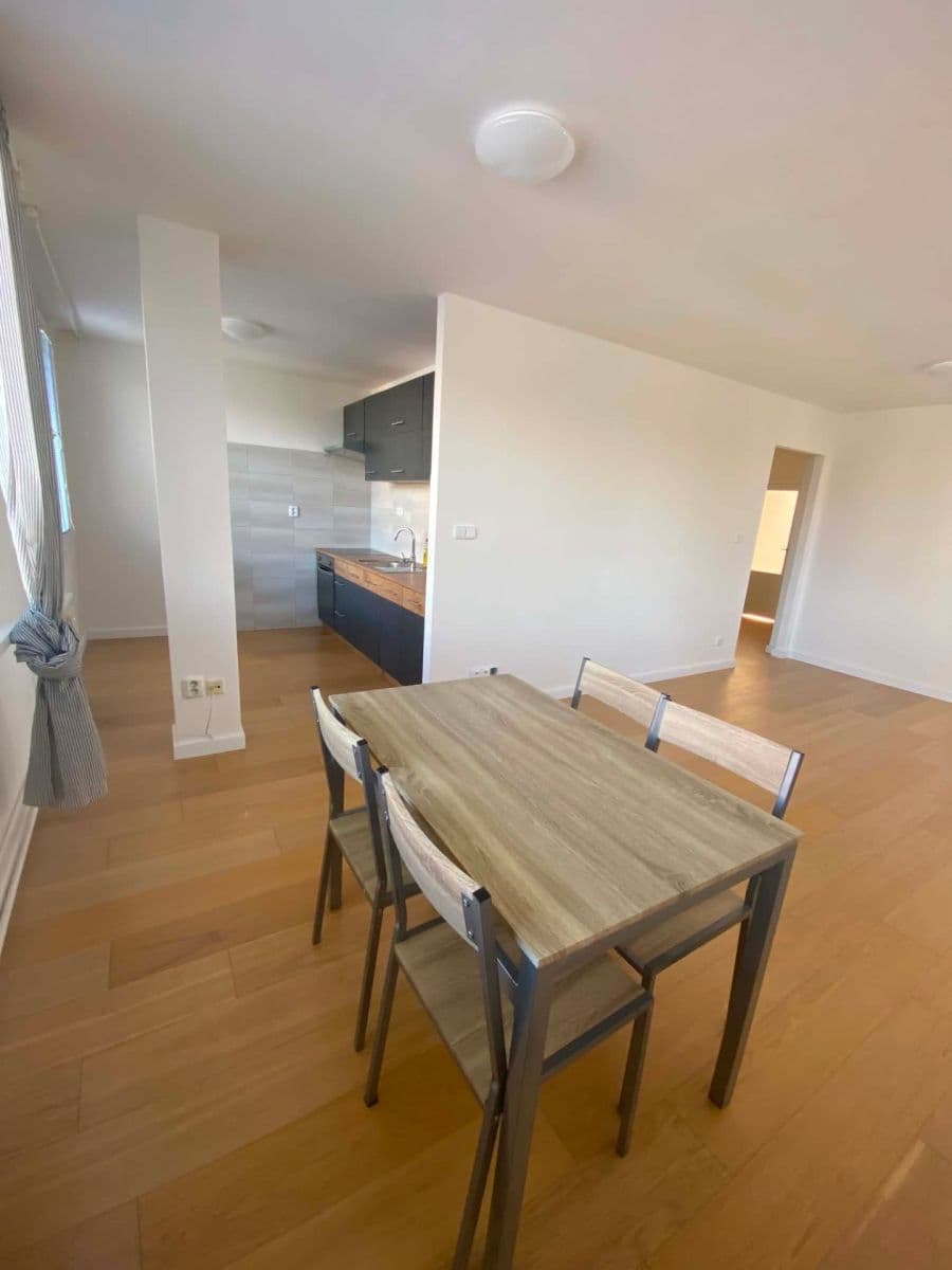 Pronájem bytu 3+kk 75 m², Platanová, Benátky nad Jizerou, Středočeský kraj Pronájem bytu 3+kk 75 m², Platanová, Benátky nad Jizerou, Středočeský kraj