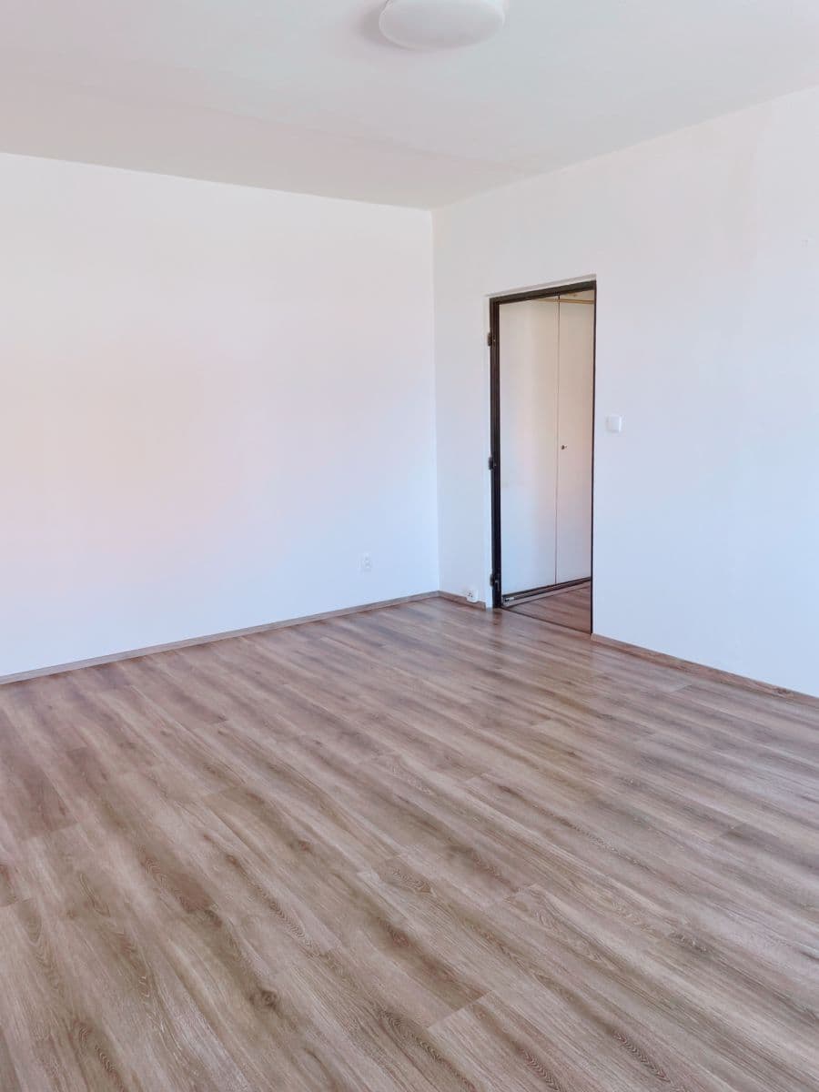 Pronájem bytu 3+1 69 m², Bílovice, Zlínský kraj Pronájem bytu 3+1 69 m², Bílovice, Zlínský kraj