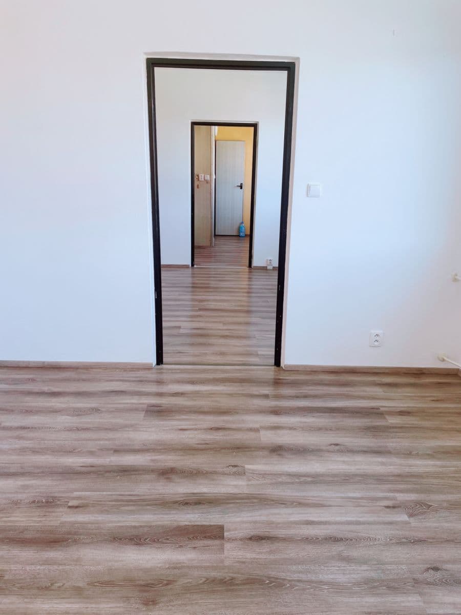 Pronájem bytu 3+1 69 m², Bílovice, Zlínský kraj Pronájem bytu 3+1 69 m², Bílovice, Zlínský kraj