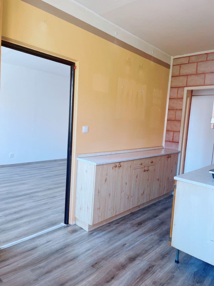 Pronájem bytu 3+1 69 m², Bílovice, Zlínský kraj Pronájem bytu 3+1 69 m², Bílovice, Zlínský kraj