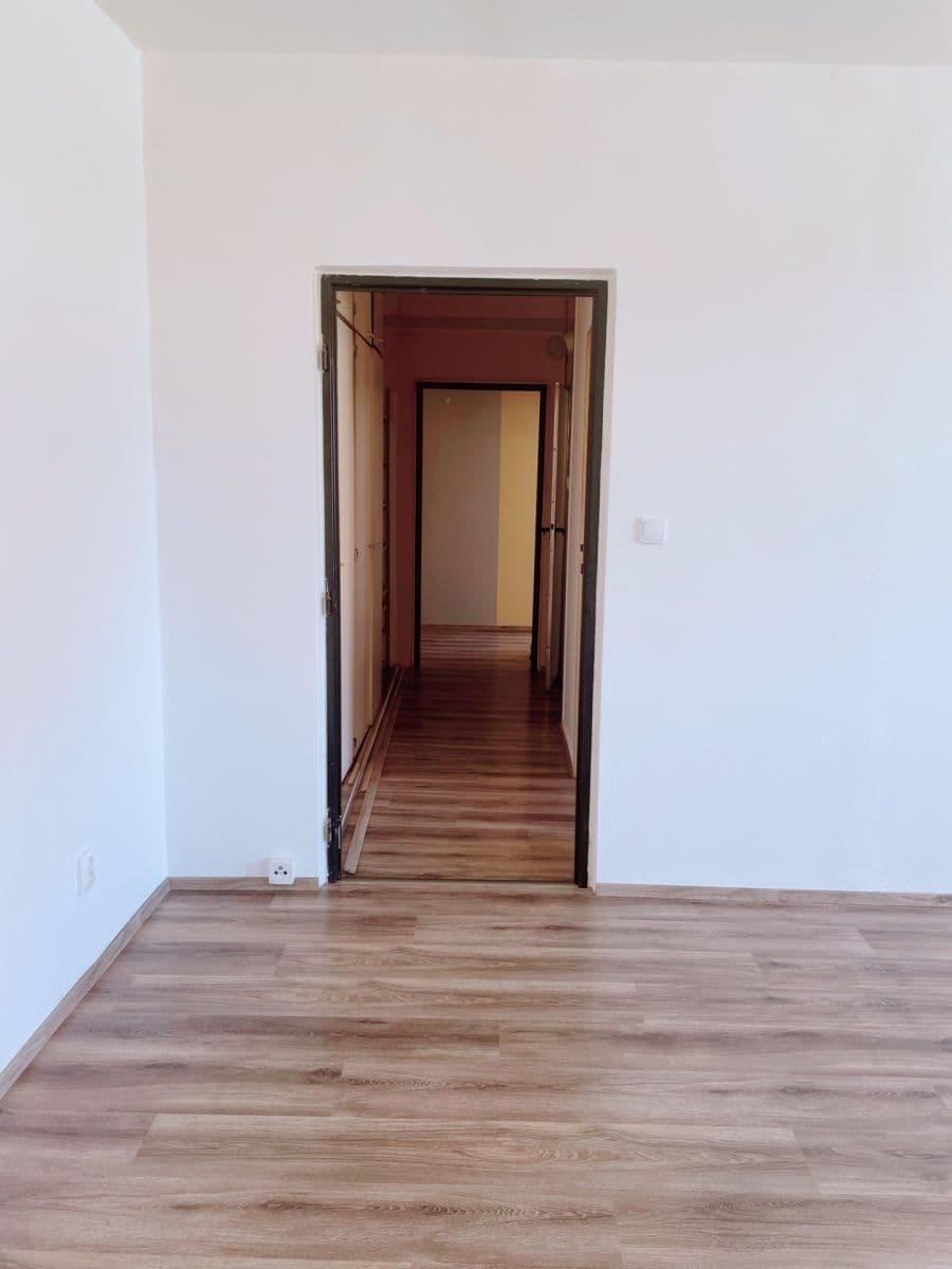 Pronájem bytu 3+1 69 m², Bílovice, Zlínský kraj Pronájem bytu 3+1 69 m², Bílovice, Zlínský kraj