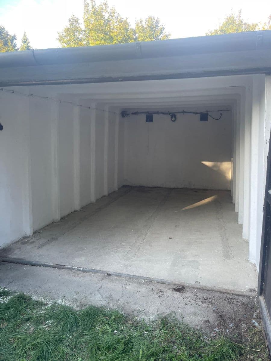 Prodej garáže 15 m², Brno, Jihomoravský kraj Prodej garáže 15 m², Brno, Jihomoravský kraj