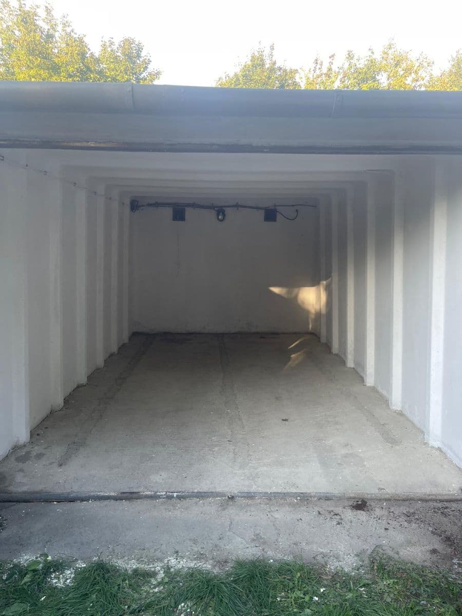 Prodej garáže 15 m², Brno, Jihomoravský kraj Prodej garáže 15 m², Brno, Jihomoravský kraj