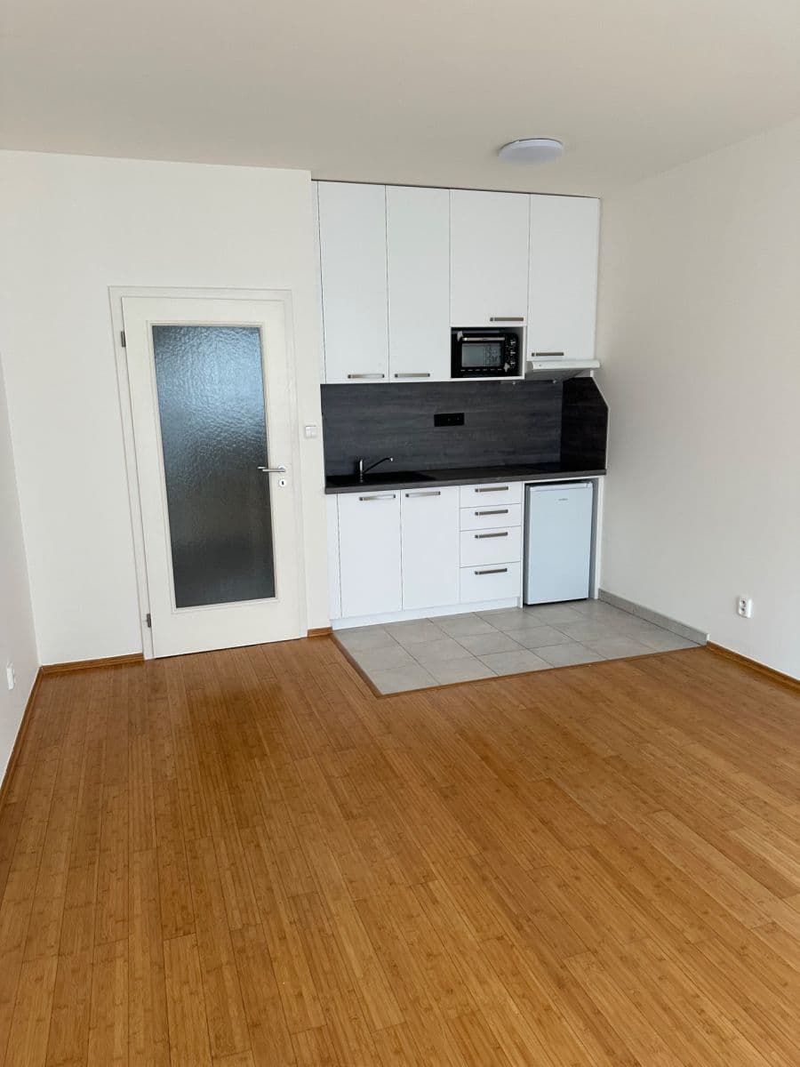 Prodej bytu 1+kk 32 m², Pešlova, Praha, Praha Prodej bytu 1+kk 32 m², Pešlova, Praha, Praha