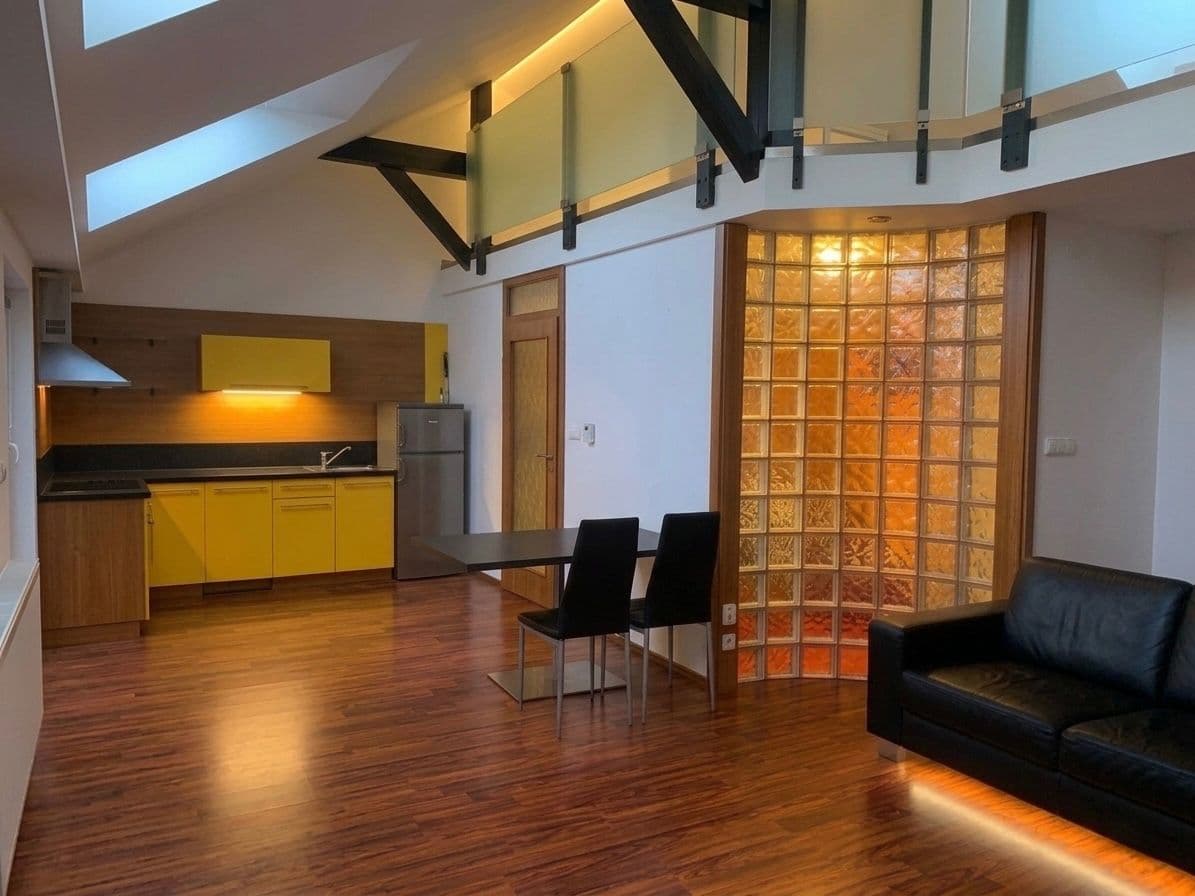 Pronájem bytu 1+kk 70 m², Hybešova, Brno, Jihomoravský kraj Pronájem bytu 1+kk 70 m², Hybešova, Brno, Jihomoravský kraj