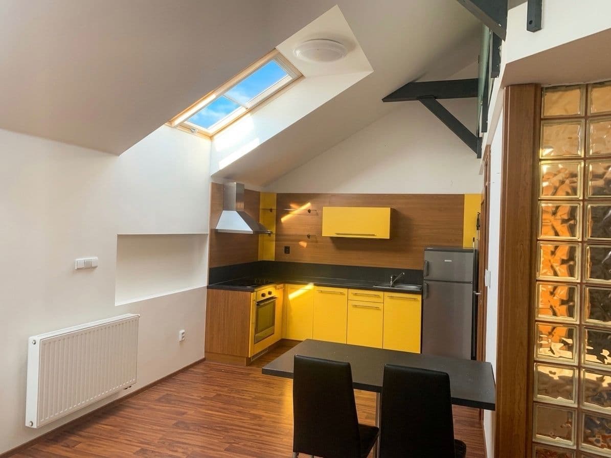 Pronájem bytu 1+kk 70 m², Hybešova, Brno, Jihomoravský kraj Pronájem bytu 1+kk 70 m², Hybešova, Brno, Jihomoravský kraj