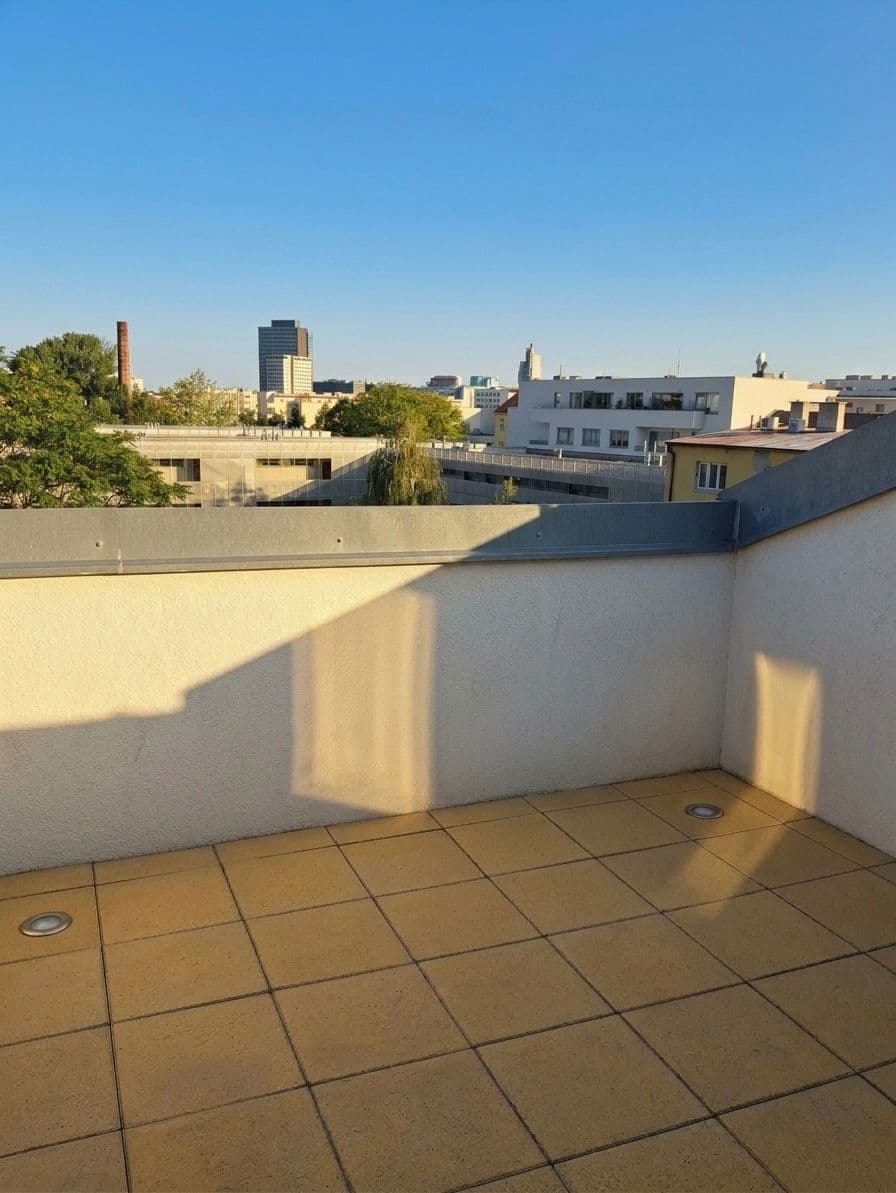 Pronájem bytu 1+kk 70 m², Hybešova, Brno, Jihomoravský kraj Pronájem bytu 1+kk 70 m², Hybešova, Brno, Jihomoravský kraj