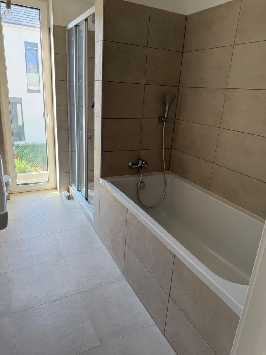 Pronájem domu 136 m², pozemek 420 m², Emy Destinové, Jinočany, Středočeský kraj Pronájem domu 136 m², pozemek 420 m², Emy Destinové, Jinočany, Středočeský kraj