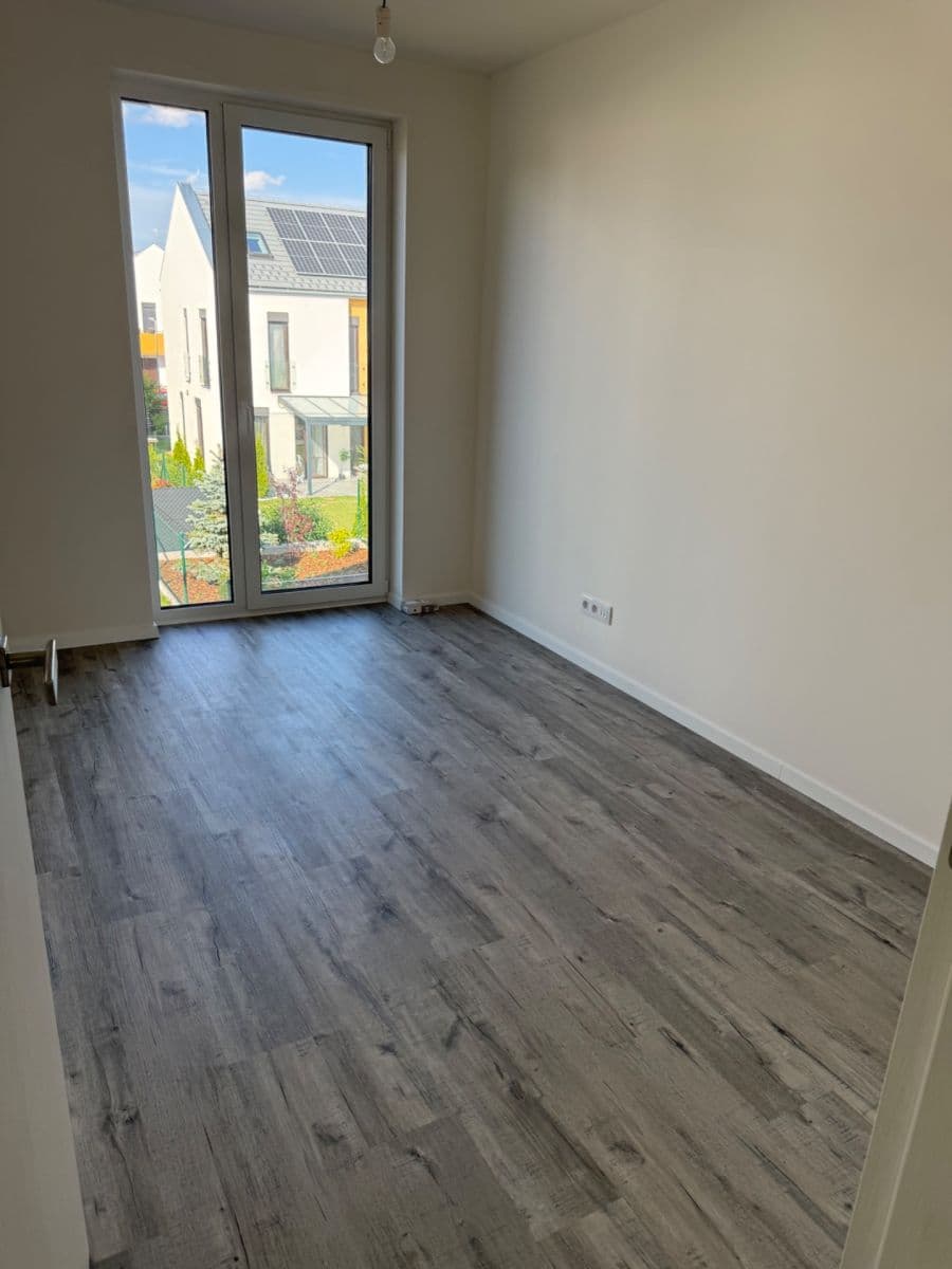 Pronájem domu 136 m², pozemek 420 m², Emy Destinové, Jinočany, Středočeský kraj Pronájem domu 136 m², pozemek 420 m², Emy Destinové, Jinočany, Středočeský kraj