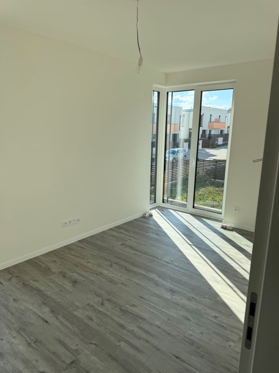Pronájem domu 136 m², pozemek 420 m², Emy Destinové, Jinočany, Středočeský kraj Pronájem domu 136 m², pozemek 420 m², Emy Destinové, Jinočany, Středočeský kraj