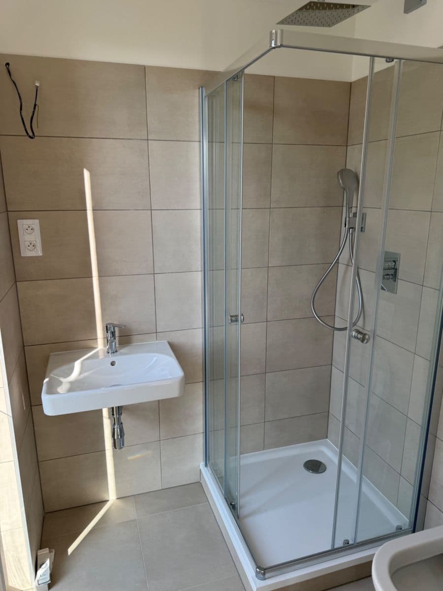 Pronájem domu 136 m², pozemek 420 m², Emy Destinové, Jinočany, Středočeský kraj Pronájem domu 136 m², pozemek 420 m², Emy Destinové, Jinočany, Středočeský kraj