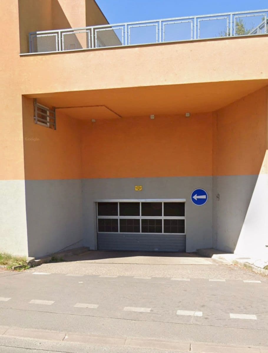 Pronájem garáže 18 m², Dobronická, Praha, Praha Pronájem garáže 18 m², Dobronická, Praha, Praha