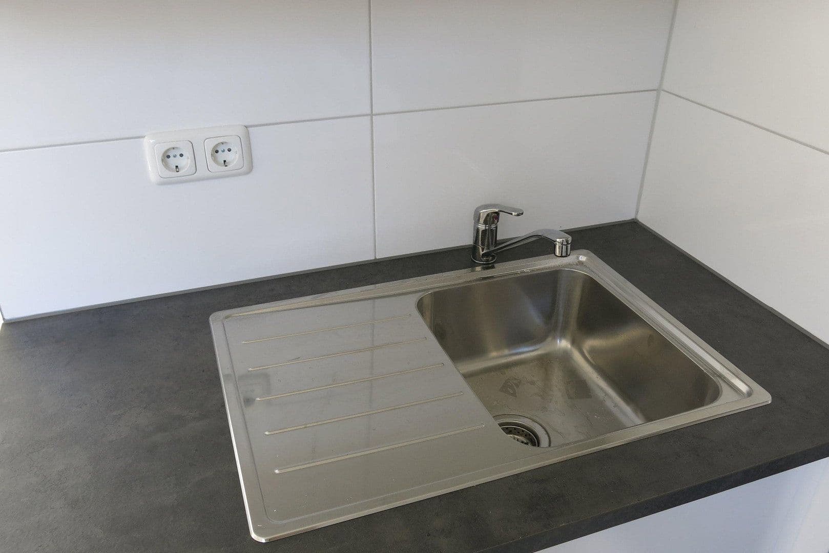 Pronájem bytu 1+1 17 m², Mühlenbroicher Weg 143, Düsseldorf, Severní Porýní-Vestfálsko Pronájem bytu 1+1 17 m², Mühlenbroicher Weg 143, Düsseldorf, Severní Porýní-Vestfálsko