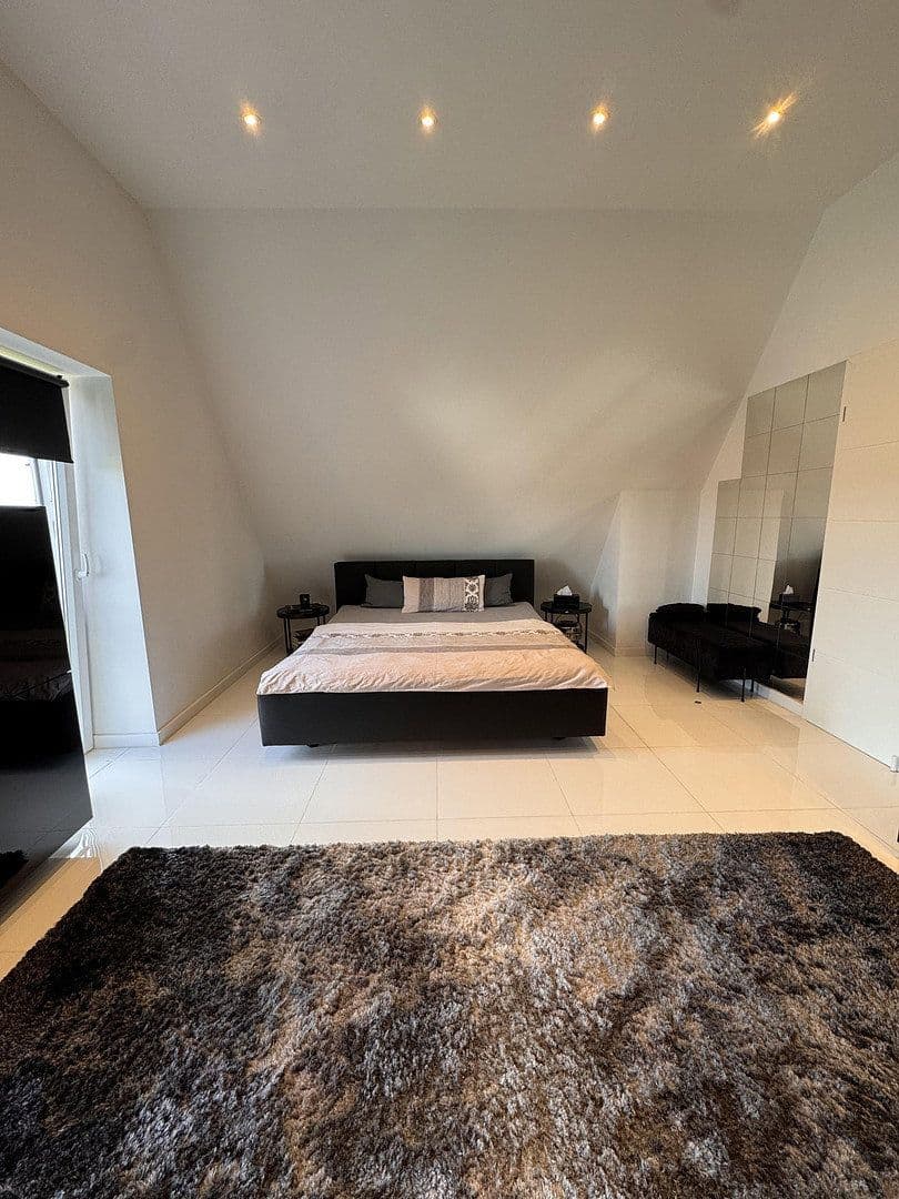 Pronájem bytu 4+1 170 m², Kirchberg 5, Breitenbrunn, Bavorsko Pronájem bytu 4+1 170 m², Kirchberg 5, Breitenbrunn, Bavorsko